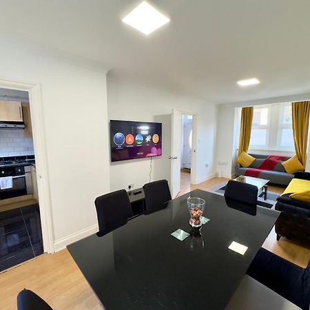 3 Bedrooms Spacious House, Separate Reception, 2 Full Bathrooms, Parking, Garden Londra Dış mekan fotoğraf