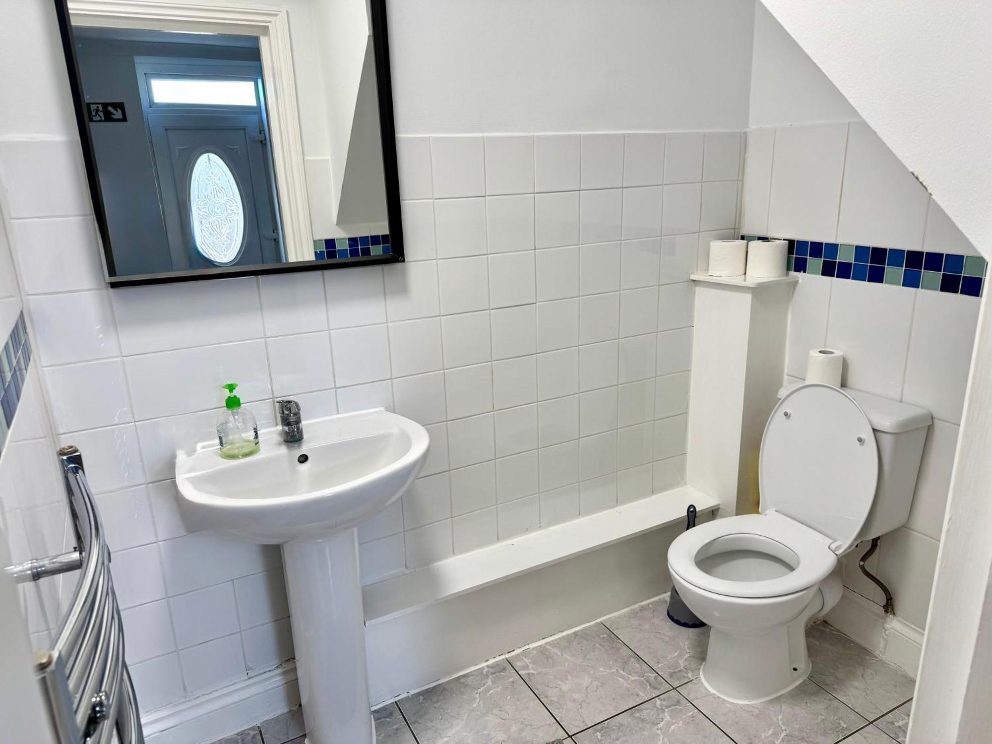 3 Bedrooms Spacious House, Separate Reception, 2 Full Bathrooms, Parking, Garden Londra Dış mekan fotoğraf