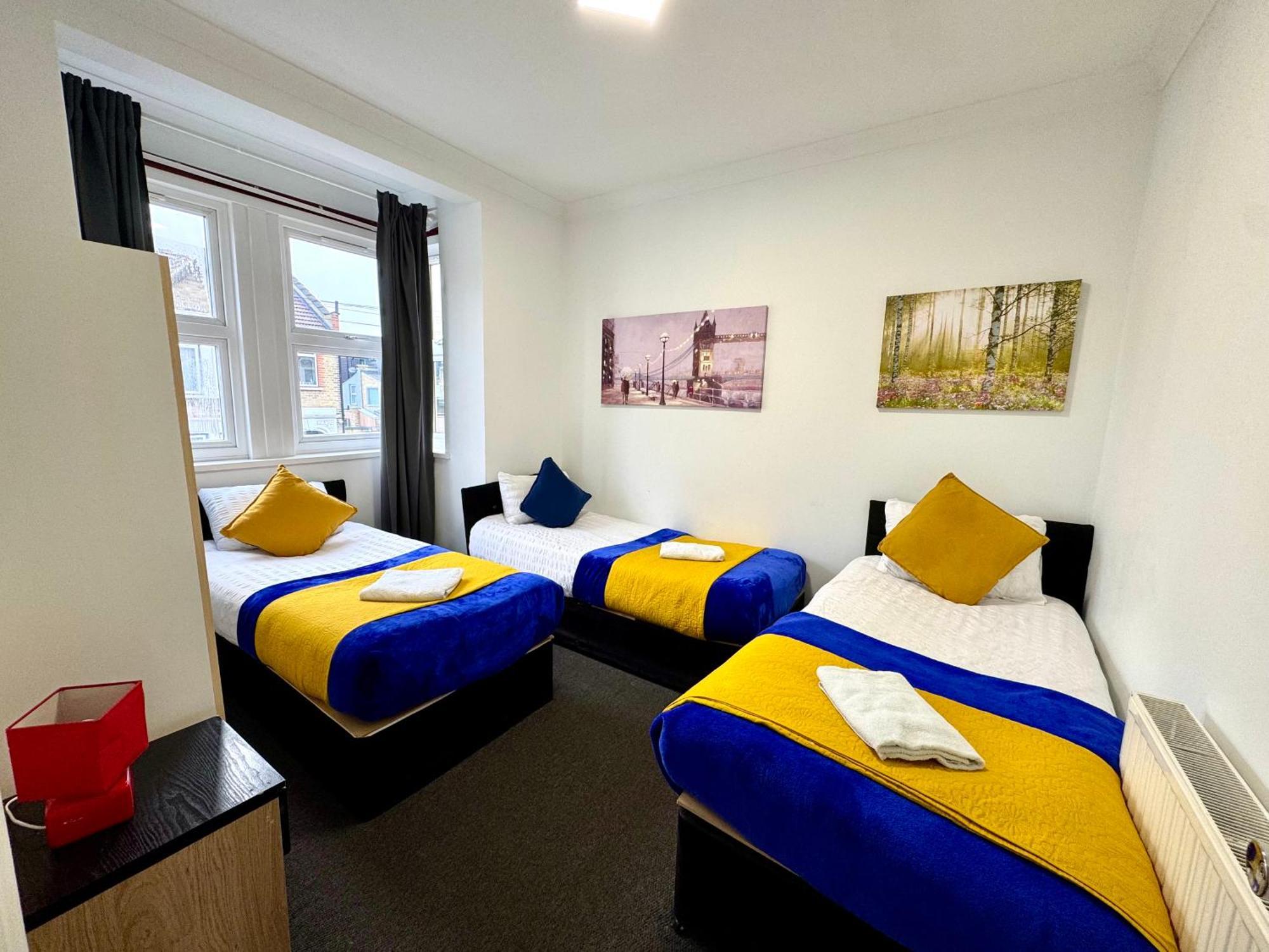 3 Bedrooms Spacious House, Separate Reception, 2 Full Bathrooms, Parking, Garden Londra Dış mekan fotoğraf