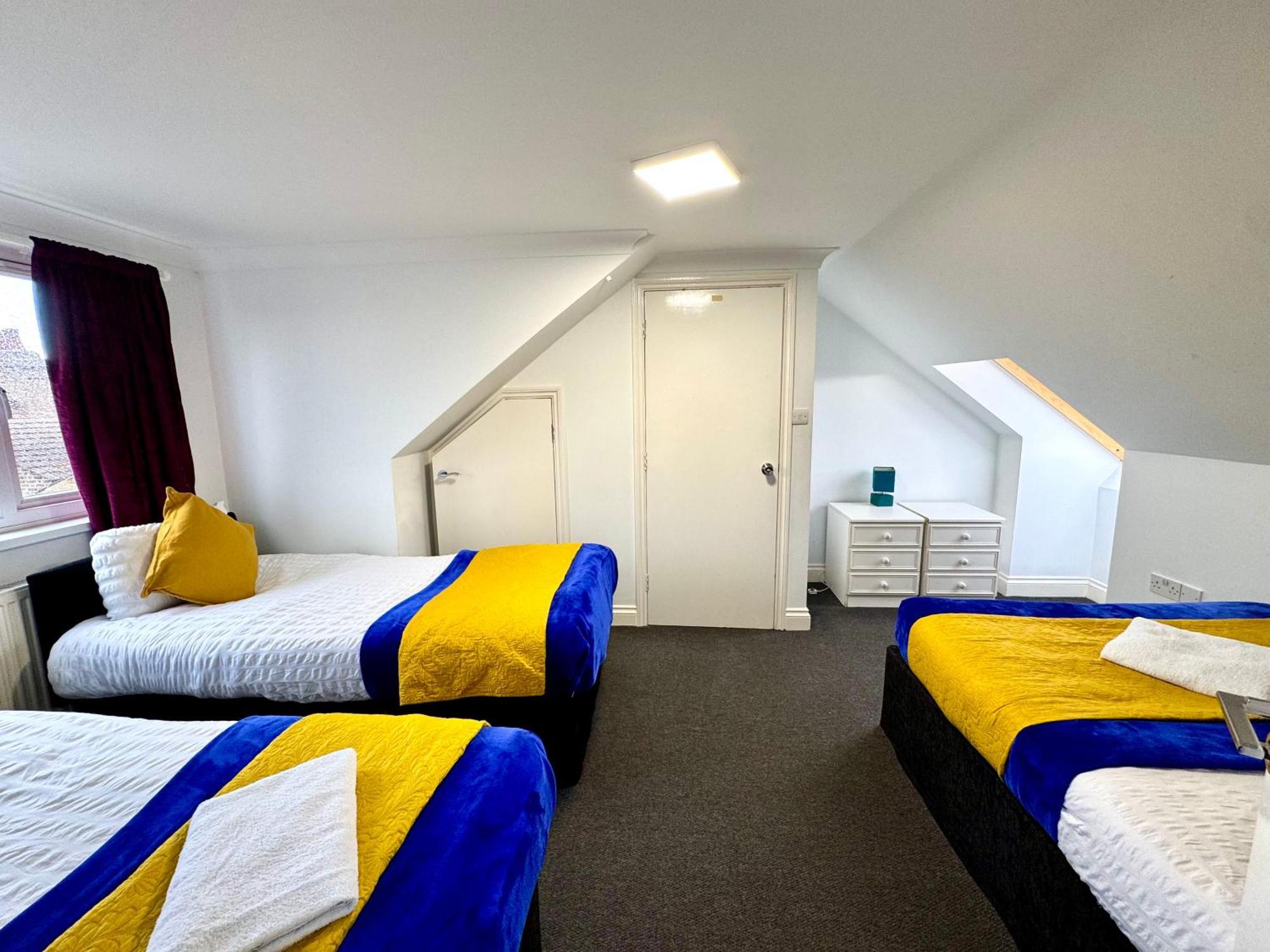 3 Bedrooms Spacious House, Separate Reception, 2 Full Bathrooms, Parking, Garden Londra Dış mekan fotoğraf