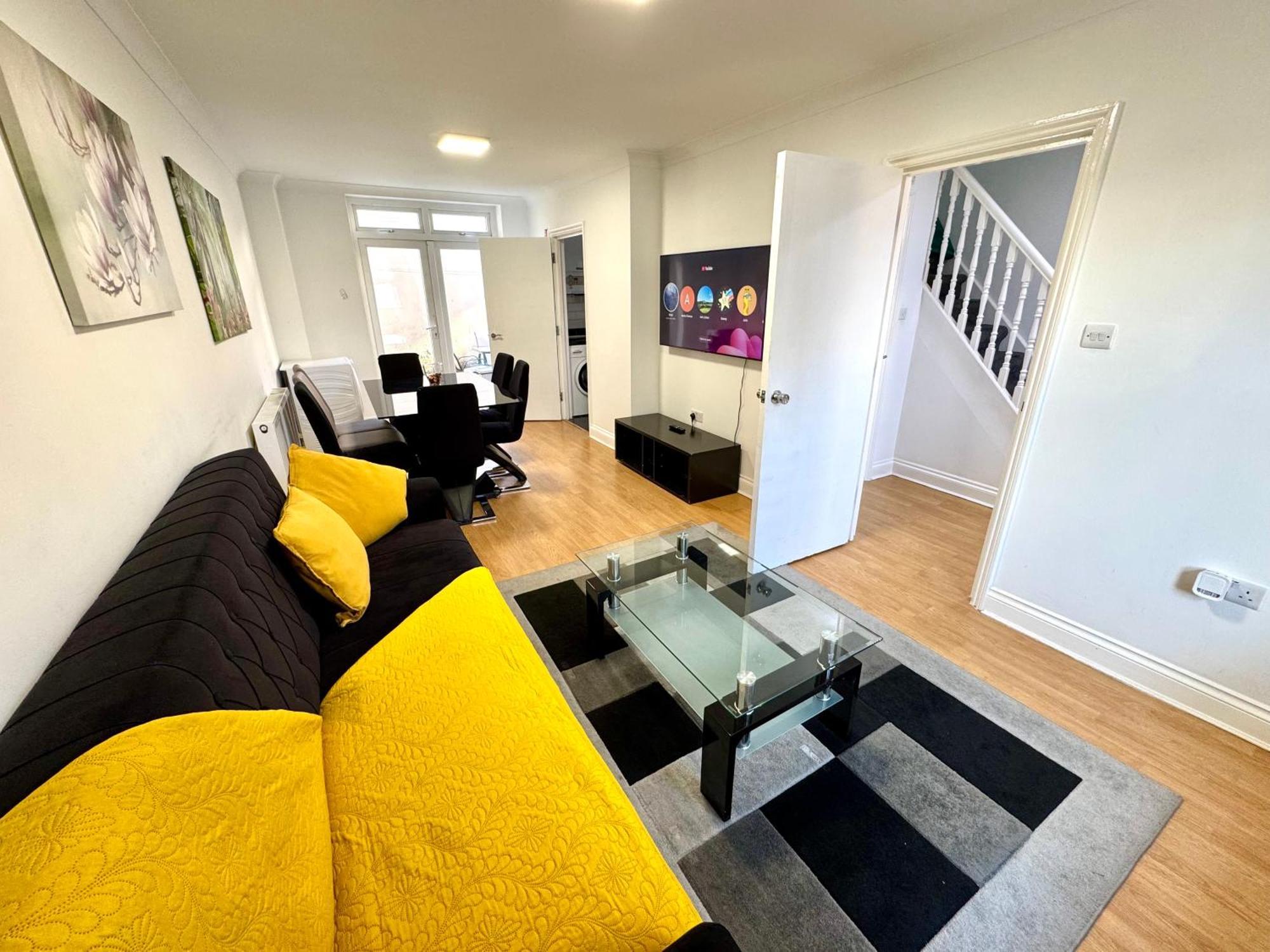 3 Bedrooms Spacious House, Separate Reception, 2 Full Bathrooms, Parking, Garden Londra Dış mekan fotoğraf
