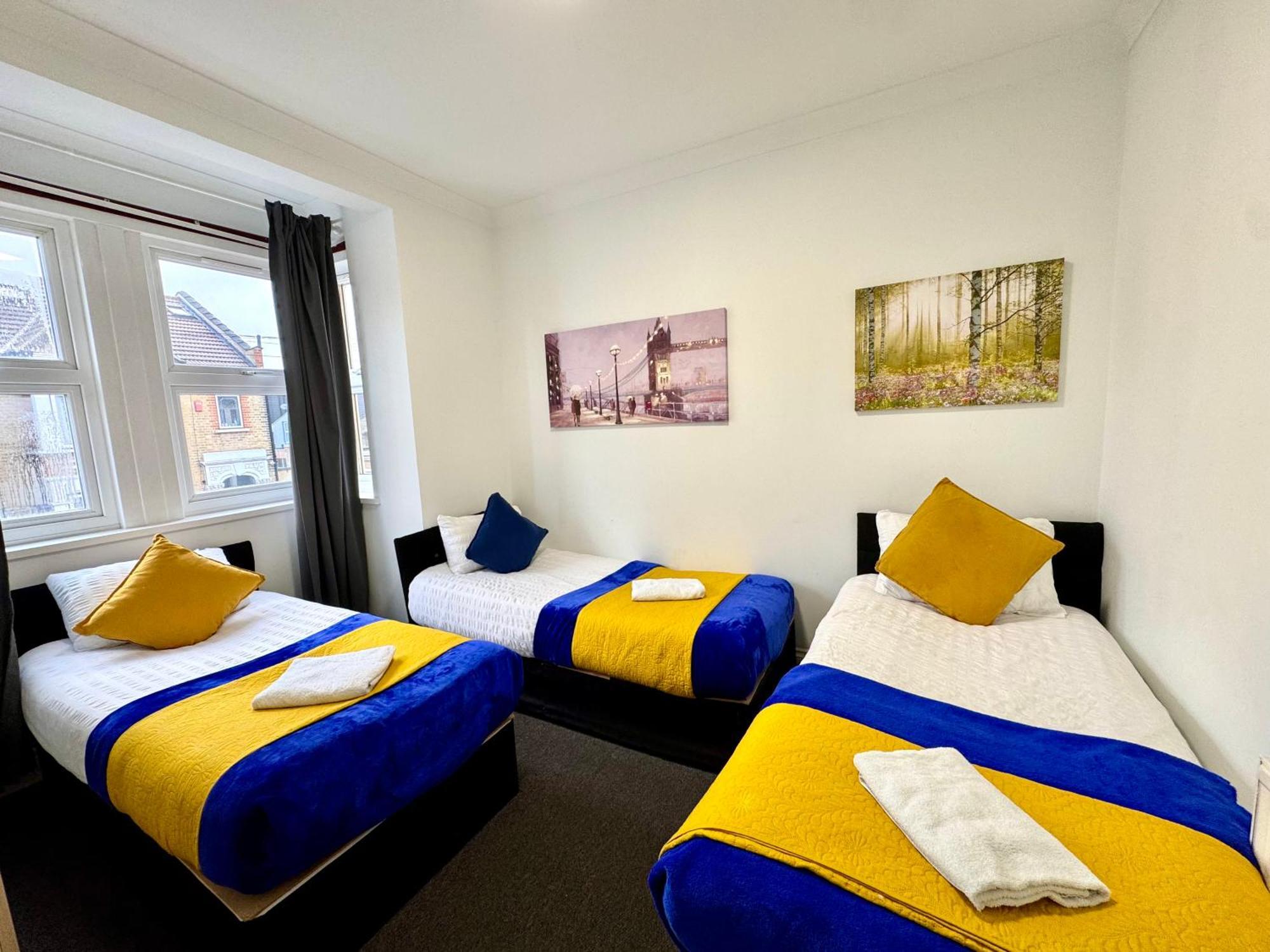 3 Bedrooms Spacious House, Separate Reception, 2 Full Bathrooms, Parking, Garden Londra Dış mekan fotoğraf