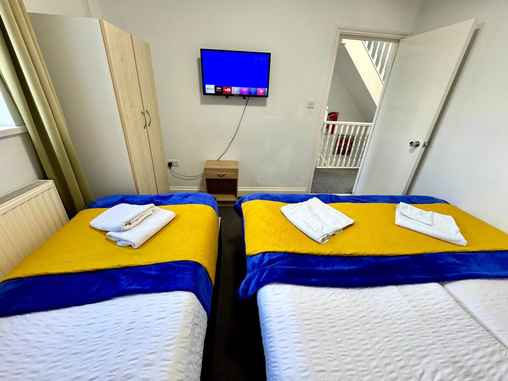 3 Bedrooms Spacious House, Separate Reception, 2 Full Bathrooms, Parking, Garden Londra Dış mekan fotoğraf