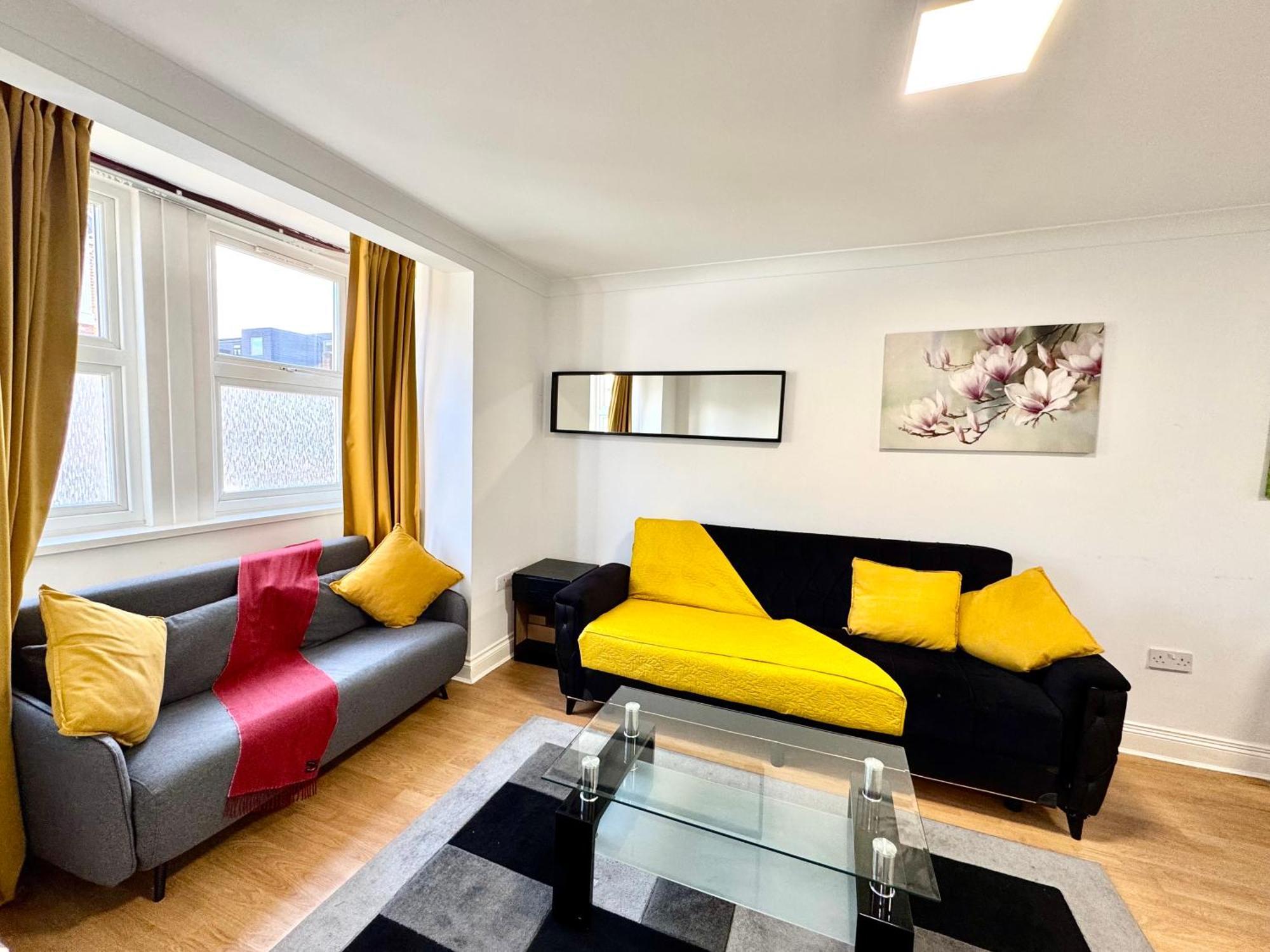 3 Bedrooms Spacious House, Separate Reception, 2 Full Bathrooms, Parking, Garden Londra Dış mekan fotoğraf