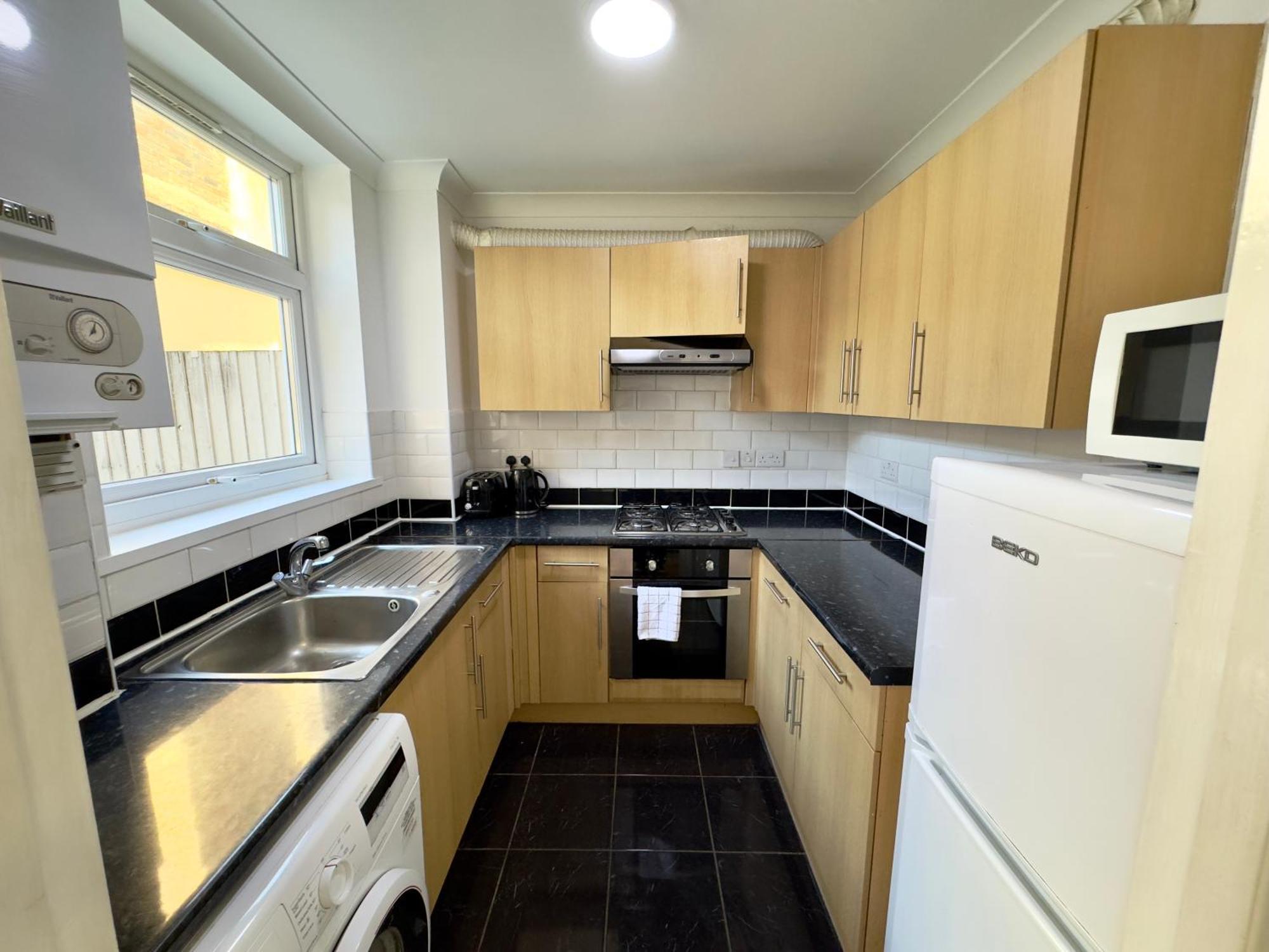 3 Bedrooms Spacious House, Separate Reception, 2 Full Bathrooms, Parking, Garden Londra Dış mekan fotoğraf