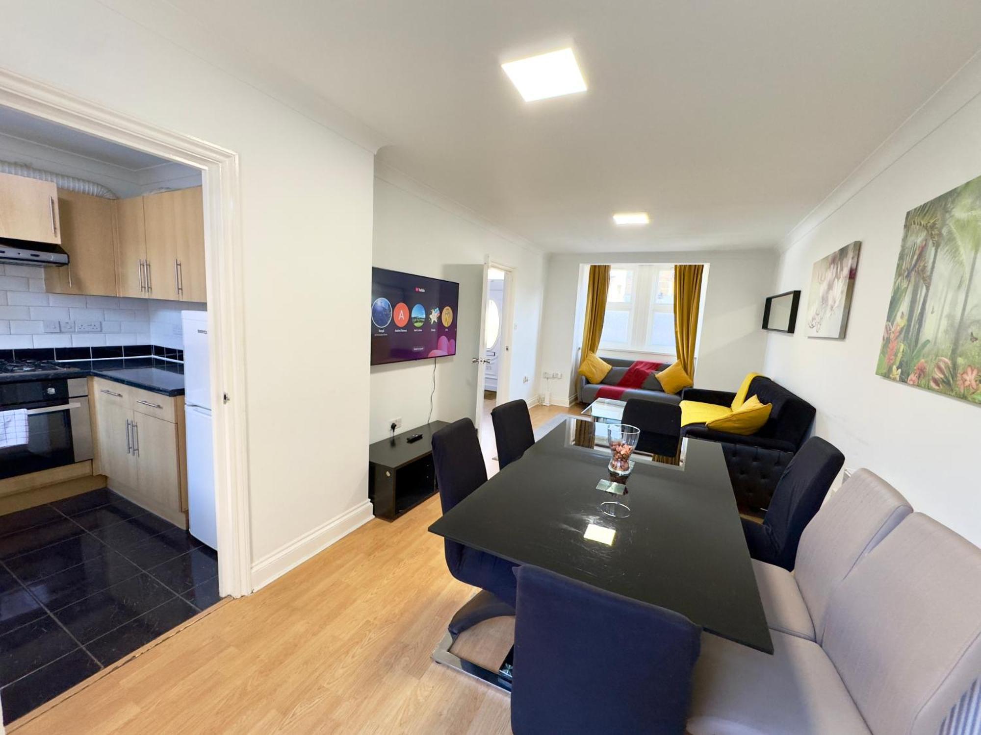 3 Bedrooms Spacious House, Separate Reception, 2 Full Bathrooms, Parking, Garden Londra Dış mekan fotoğraf